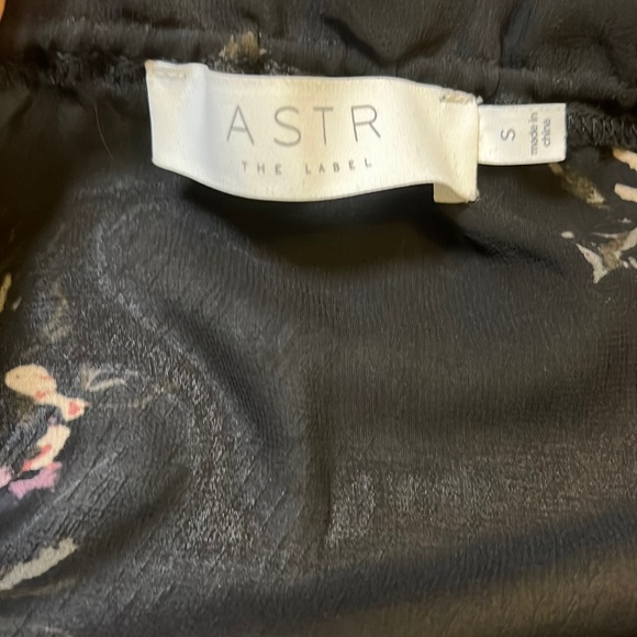 ASTR 'Becky' Floral Print Sheer Top, Small - Picture 11 of 11